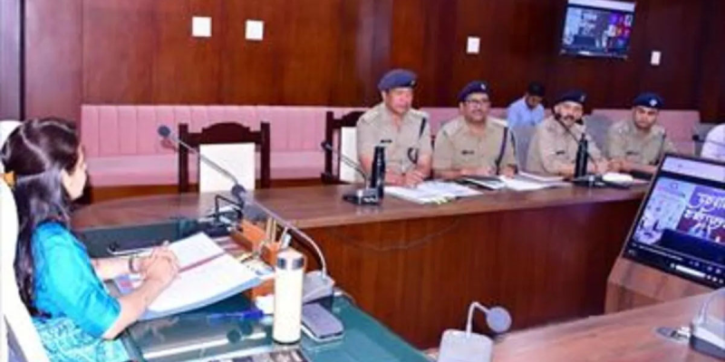 बाहरी राज्यों से आए लोगों के शस्त्र लाइसेंसों का हो सत्यापन