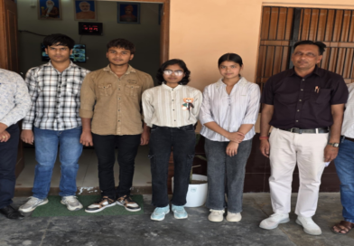 दीपांशु, अंजलि और मिस्बाह बने कॉलेज टॉपर, विद्यालय में जश्न का माहौल