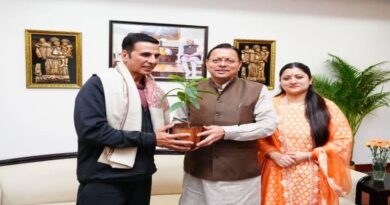 मुख्यमंत्री पुष्कर सिंह धामी से प्रसिद्ध फिल्म अभिनेता अक्षय कुमार ने की शिष्टाचार भेंट